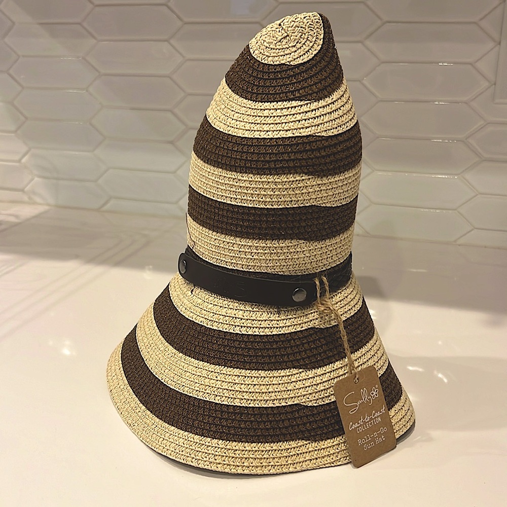 Brand new Sunlily Roll and go hat